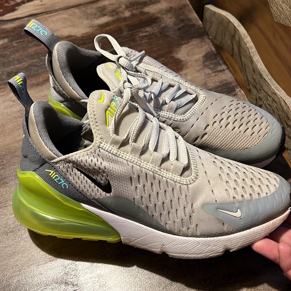 Nike 270’s